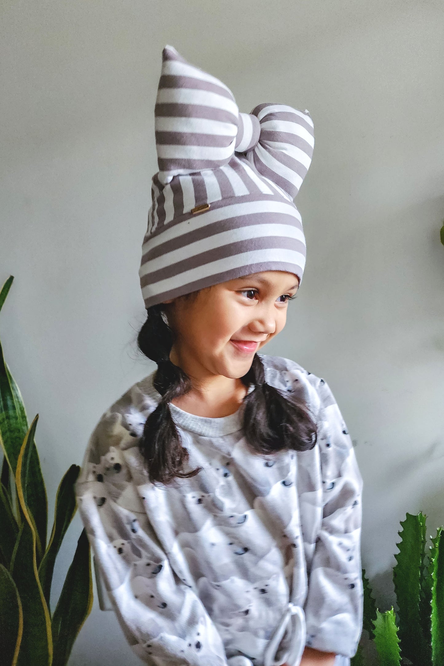 Beanie bow toddler hat stripe get side view in grey and white