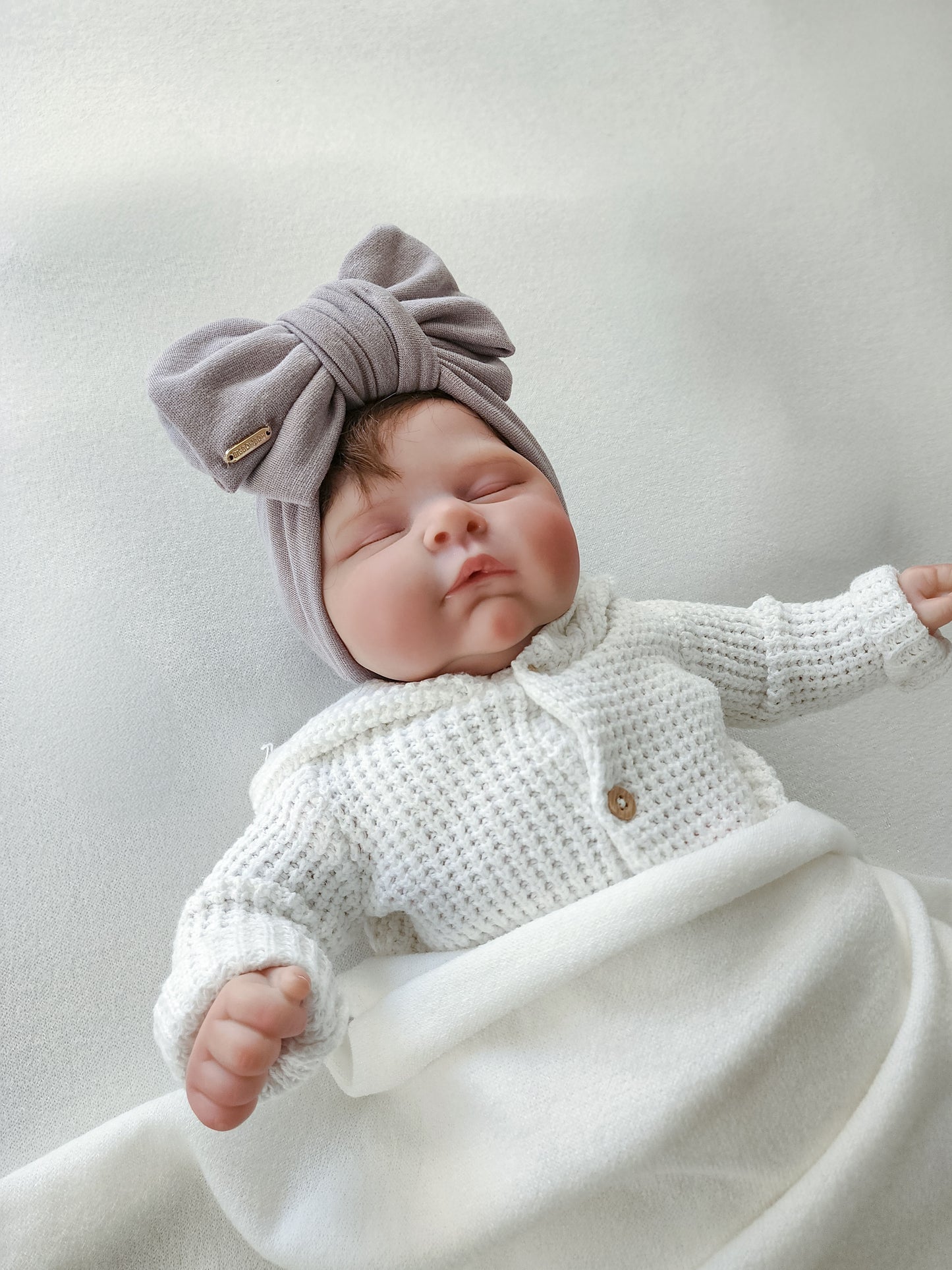 Head wrap headbands bow in khaki grey close-up