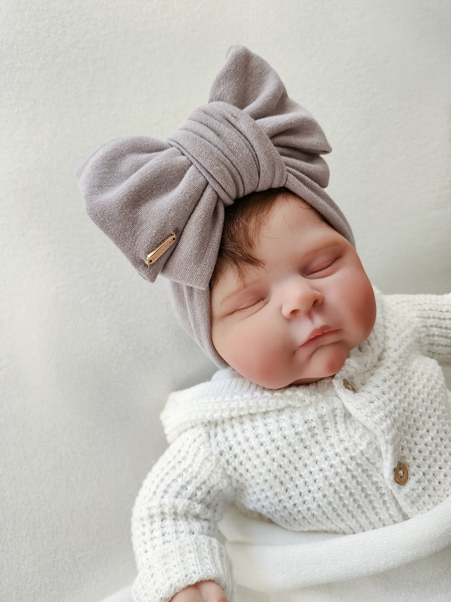 Head wrap headbands bow in khaki grey close-up