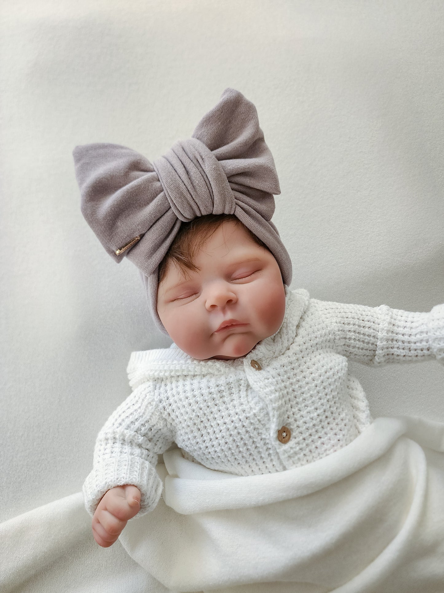 Head wrap headbands bow in khaki grey close-up