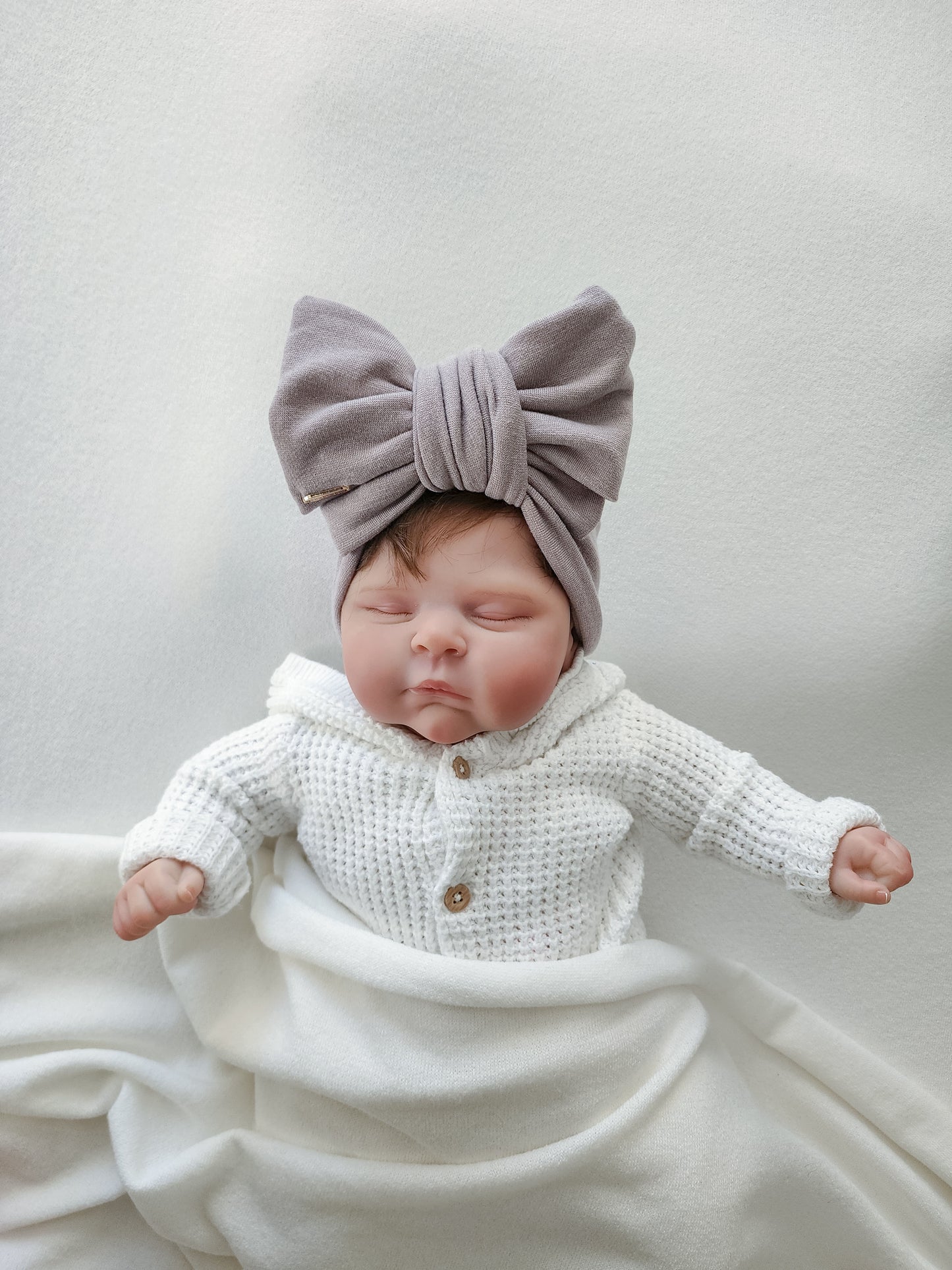 Head wrap headbands bow in khaki grey close-up