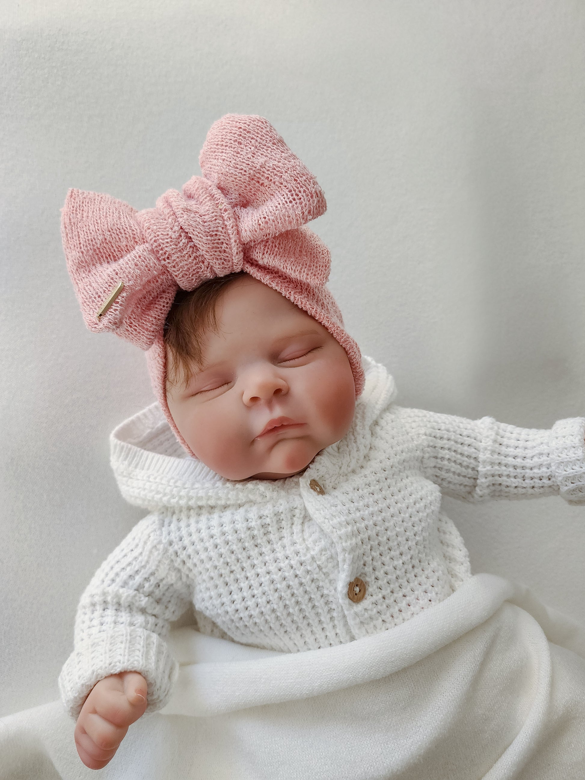 Head wrap headbands bow in pink color close-up